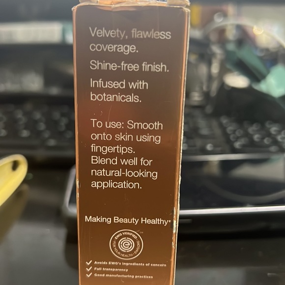 NIB FULL COVERAGE MATTE FINISH Liquid Foundation in Warm 3 - Picture 3 of 3